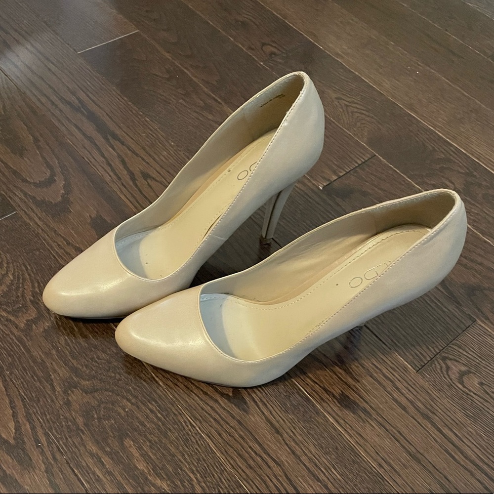 Aldo Beige Heels- Used but in very good condition. Size 39.